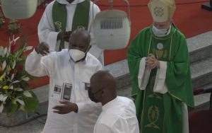 Le président Gbagbo assiste à sa première messe à la Cathédrale Saint Paul du Plateau