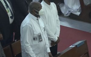 Le président Gbagbo assiste à sa première messe à la Cathédrale Saint Paul du Plateau