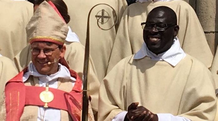 Suède / Réligion: L’ivoirien François Nanou prête serment à Lunds domkyrka