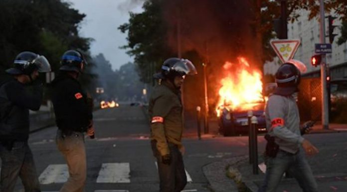 Affrontements à Nantes suite au décès d’un jeune lors d’un contrôle policier (images)