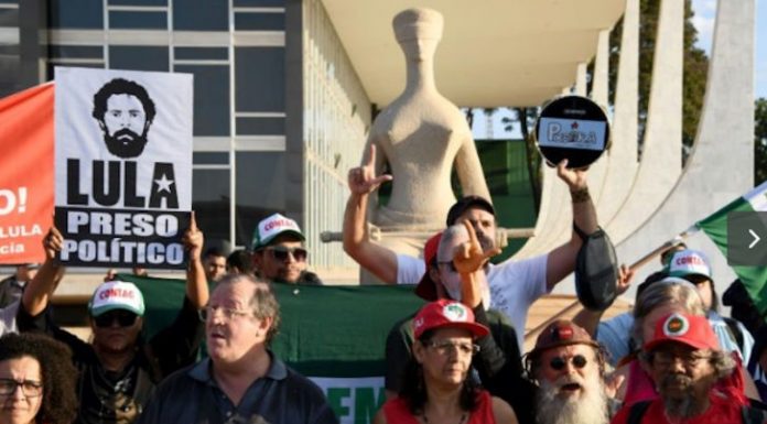 Présidentielle au Brésil: Lula lancé dans l’arène depuis la prison