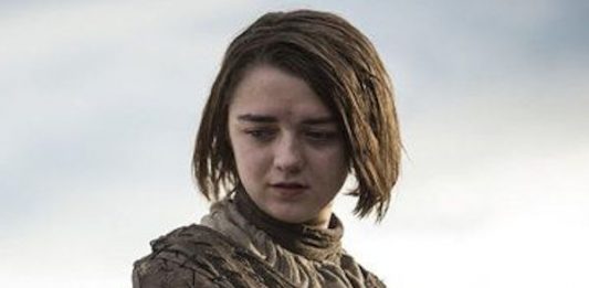 Serie “Game of Thrones” : pourquoi la scène avec Maisie Williams dérange tant