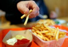 Surnommé le “Belge ultime”, il mange une frite-fricadelle tous les soirs depuis 45 ans