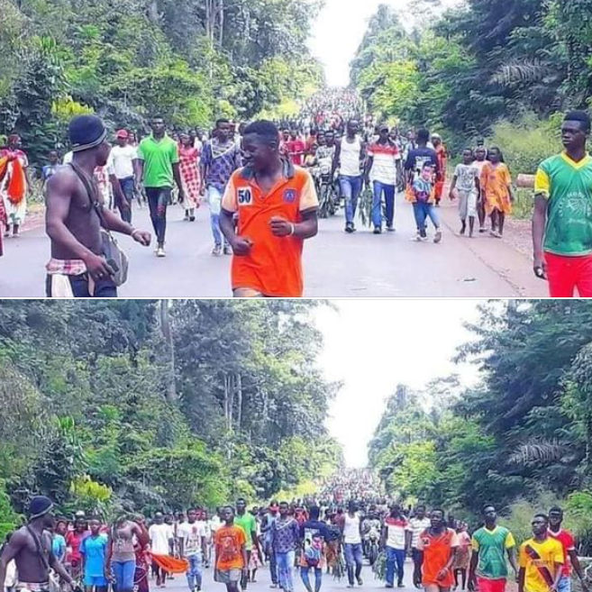  Kocumbo, le peuple debout contre le troisième mandat anti-constitutionnel de Dramane Ouattara fait fuir la gendarmerie et la police. La ville est paralysée en ce moment.