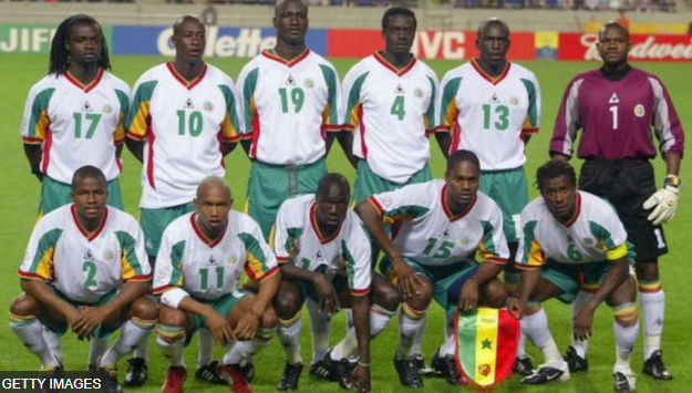 La génération dorée des lions du Sénégal qui a battu la France en Match d'ouverture de la Coupe du Monde 2002. Feu Pape Diouf a marqué le premier but