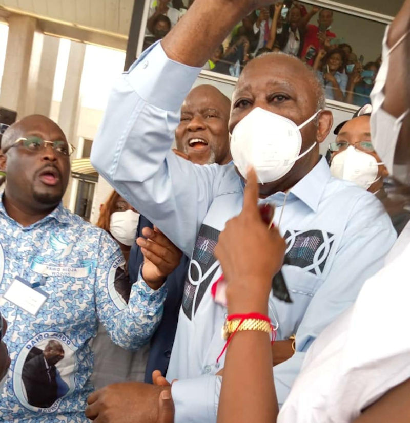 Les premières images du Président Gbagbo à son arrivée en Côte d’Ivoire