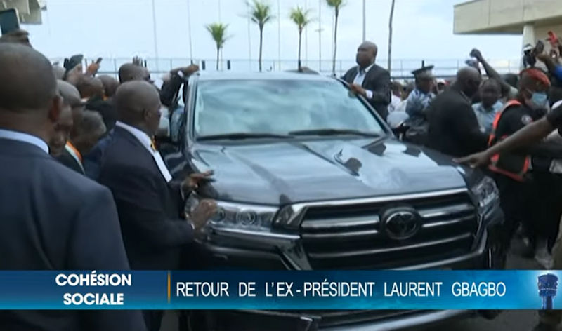 Les premières images du Président Gbagbo à son arrivée en Côte d’Ivoire