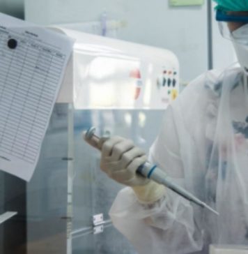 Covid-19 / Omicron : aux côtés des pays africains, l’OMS lance un appel pour que les frontières restent ouvertes