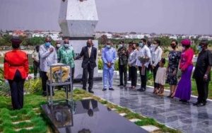 Le président Gbagbo rend hommage à Jerry Rawlings