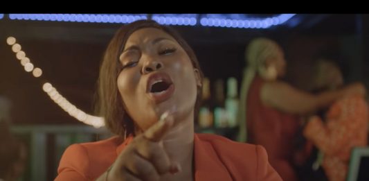 Musique / découverte : Roseline Layo – “Donnez Nous Un peu”