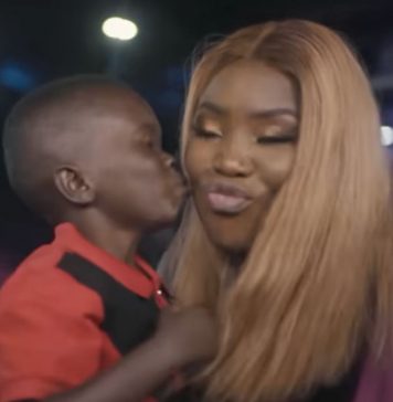 Roseline Layo – C’est La même Phase ( Clip officiel)