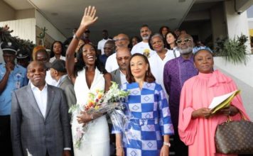 Miss Univers 2025 : Olivia Yacé accueillie en reine à Abidjan
