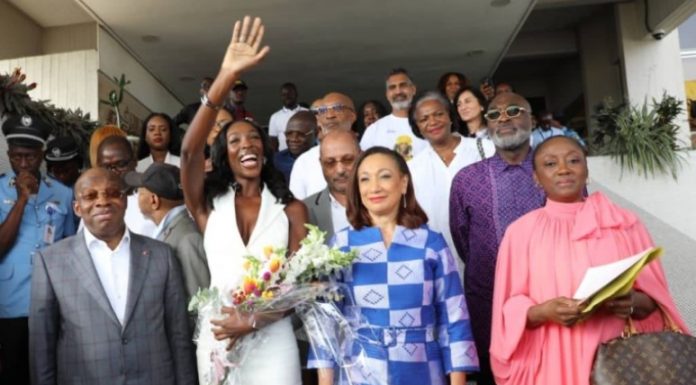 Miss Univers 2025 : Olivia Yacé accueillie en reine à Abidjan