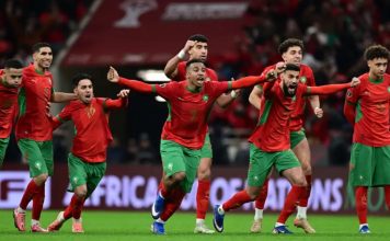 Le Maroc, pays hôte, s’impose dans une séance de tirs au but et rejoint sa première finale