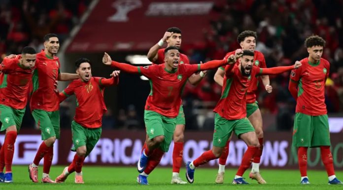 Le Maroc, pays hôte, s’impose dans une séance de tirs au but et rejoint sa première finale