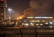 Attaque de l’aéroport de Niamey : la junte nigérienne accuse Paris et Abidjan, les faits pointent une menace jihadiste persistante