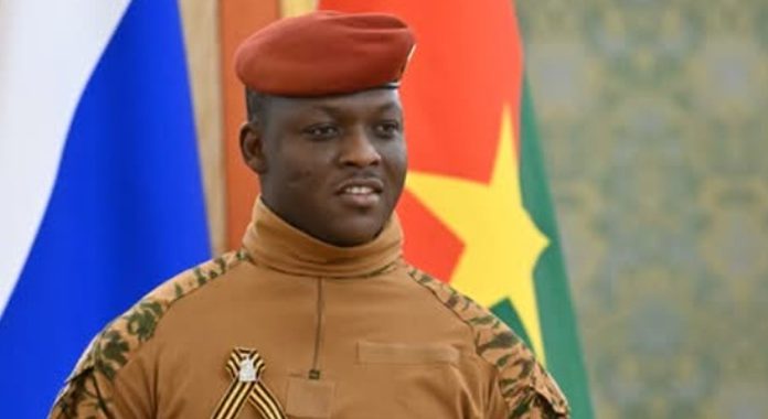 Burkina Faso: le régime militaire dissout officiellement les partis politiques