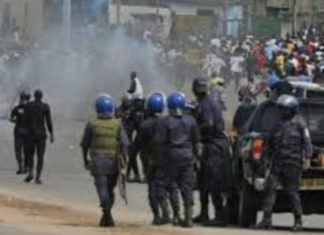 Pourquoi les affrontements entre étudiants et forces de l’ordre secouent l’université de Dakar au Sénégal