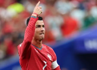 Cristiano Ronaldo fait taire les critiques… sans bruit (5-0)